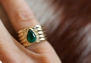 SIENNA EMERALD RING